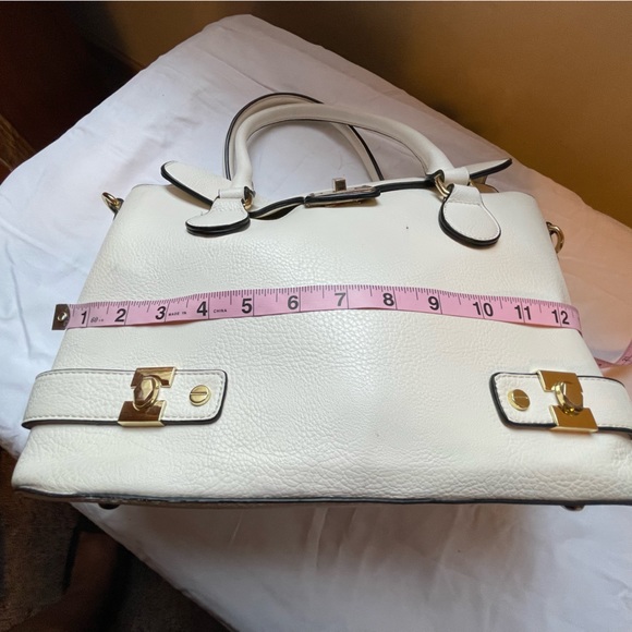Cream tote bag with gold hardware - Picture 4 of 11